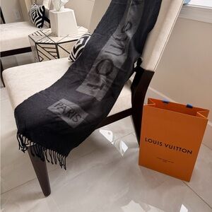 Louis Vuitton Black and Gray Scarf